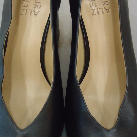 Naturalizer Black Heels Classic Design - Picture 14 of 15